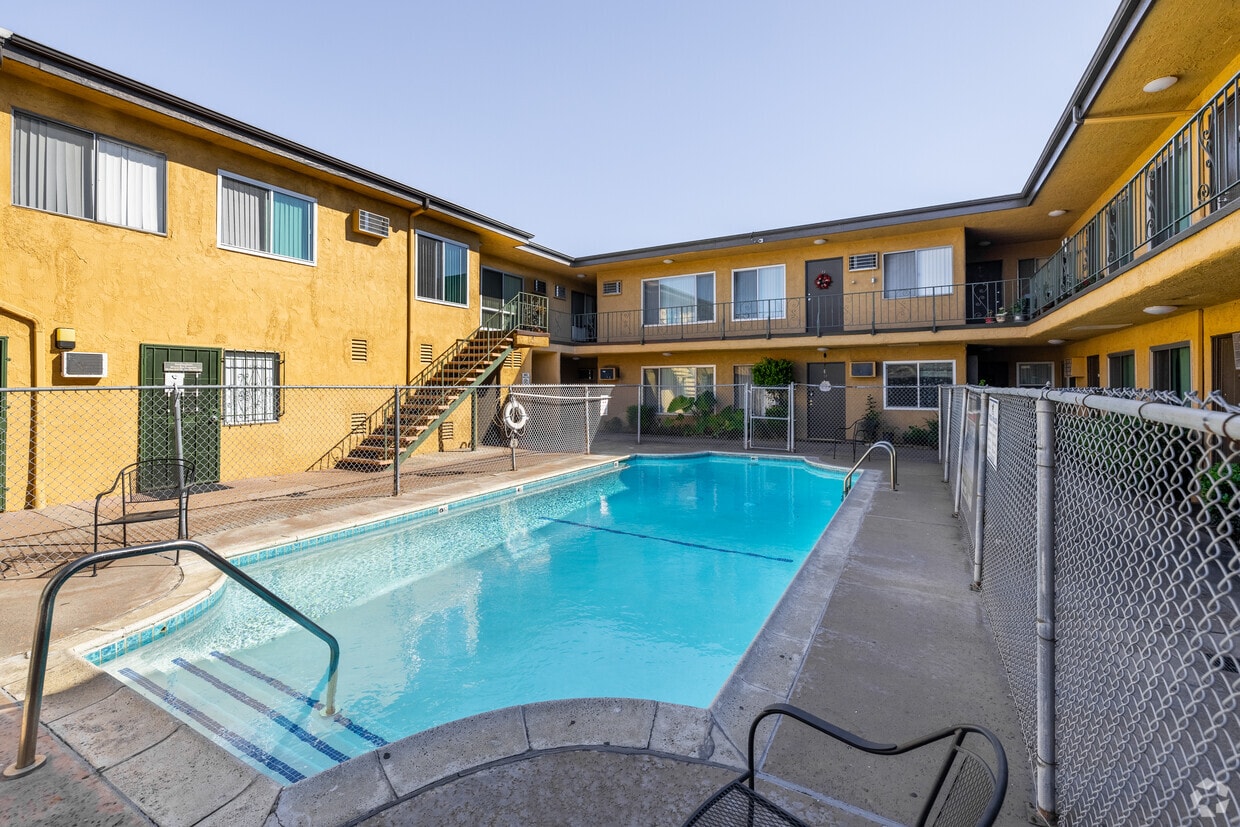 Primary Photo - Buckingham Apartments