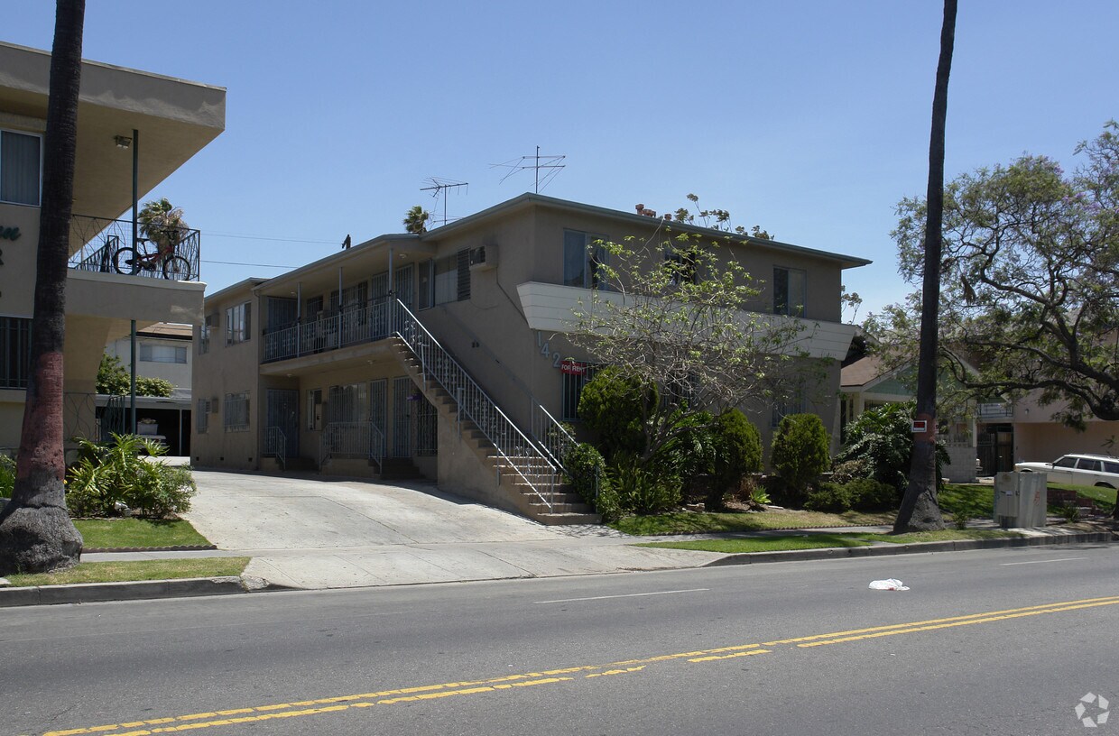 Foto del edificio - 142 N Normandie Ave