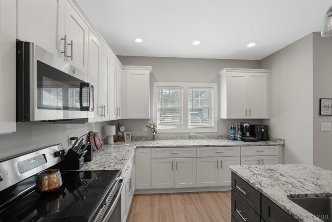 Building Photo - 32 English Commons Dr