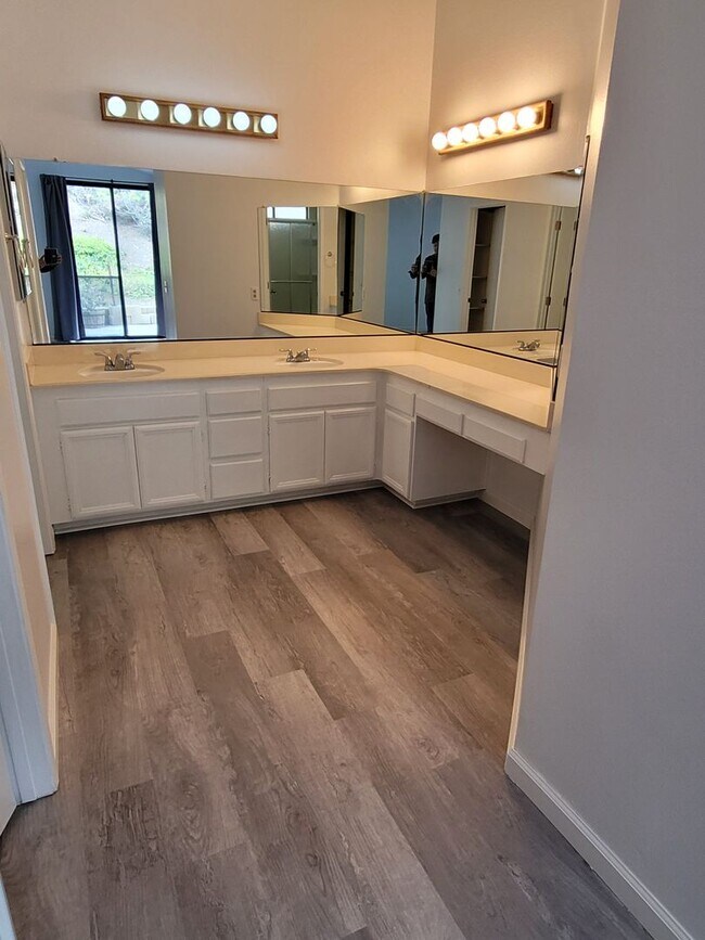 Foto del edificio - $3600.00 Rancho Bernardo 3 bdrm 2 bath 1450 sq ft House, Pool & Clubhouse