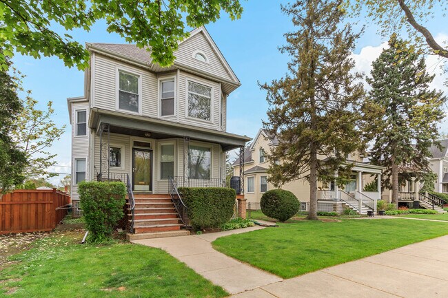Building Photo - 4253 N Lowell Ave