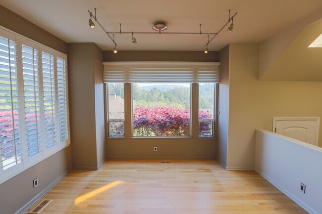 Building Photo - 922 Ventura Way