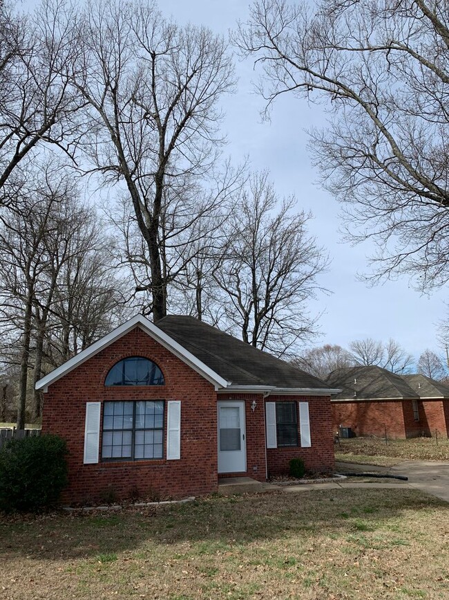 Foto del edificio - 2Bed 1 Bath Fenced Backyard!
