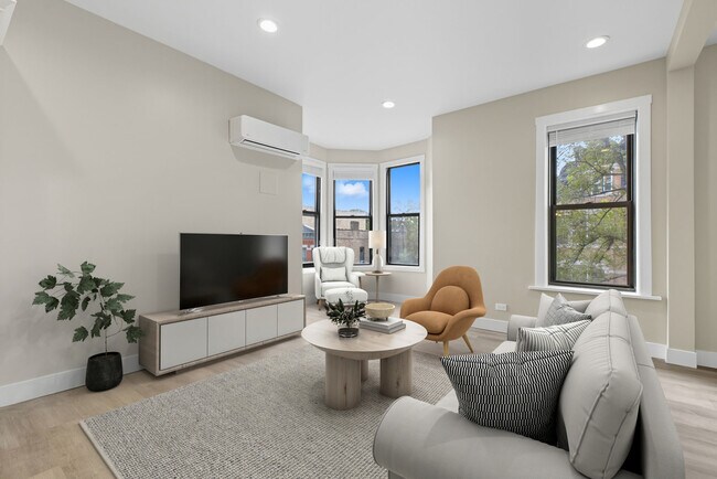 Foto del edificio - 2101 N Hoyne Ave