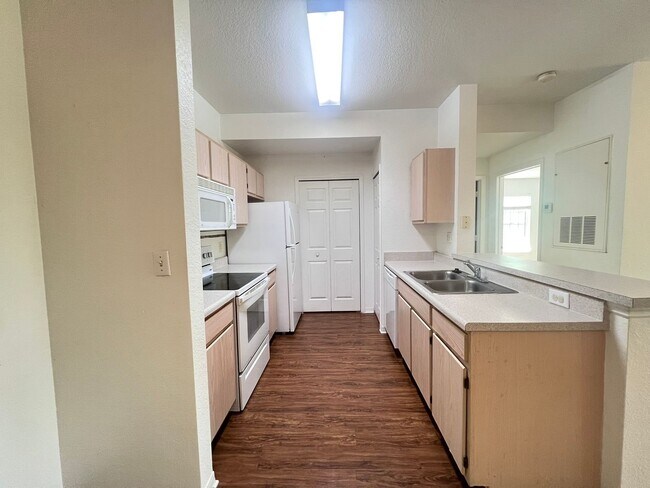 Foto del edificio - Awesome apartment at Cypress fairway!