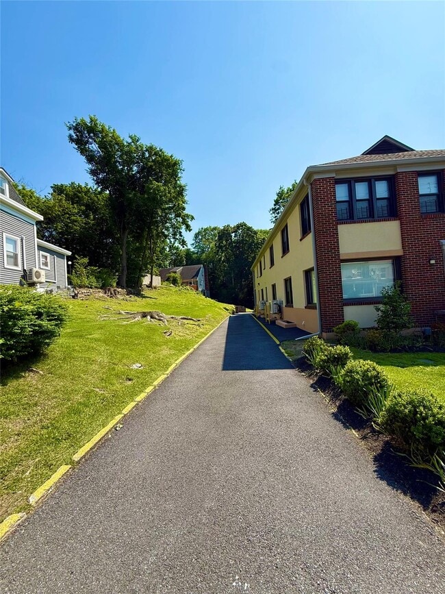 Building Photo - 504 Ashford Ave
