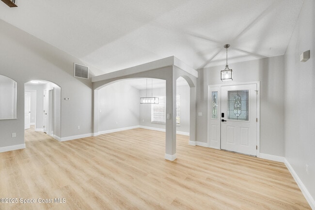 Building Photo - 187 Pinta Cir