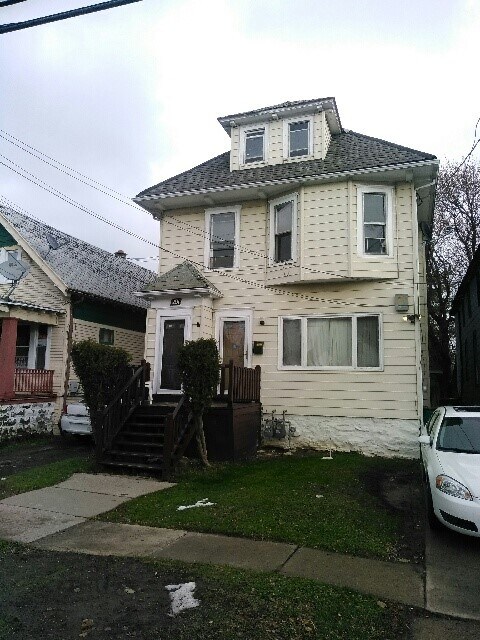 Primary Photo - 201 Carl St