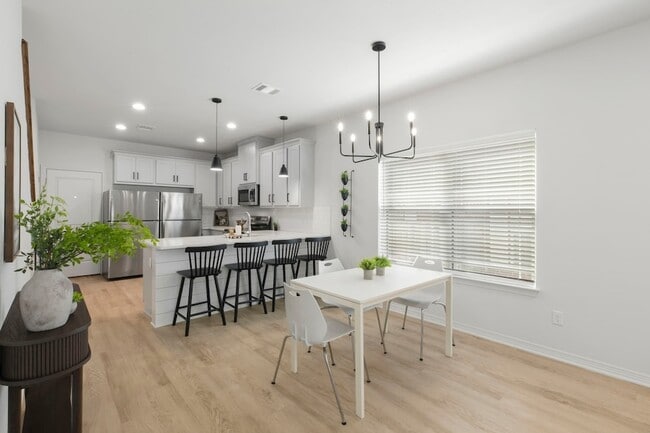 Building Photo - 228 Richards St