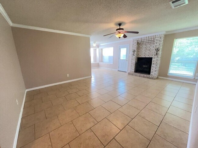 Building Photo - 1403 Wroxton Way