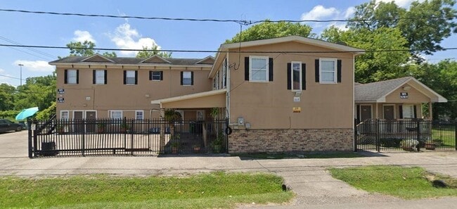 Building Photo - 2119 Jensen Dr