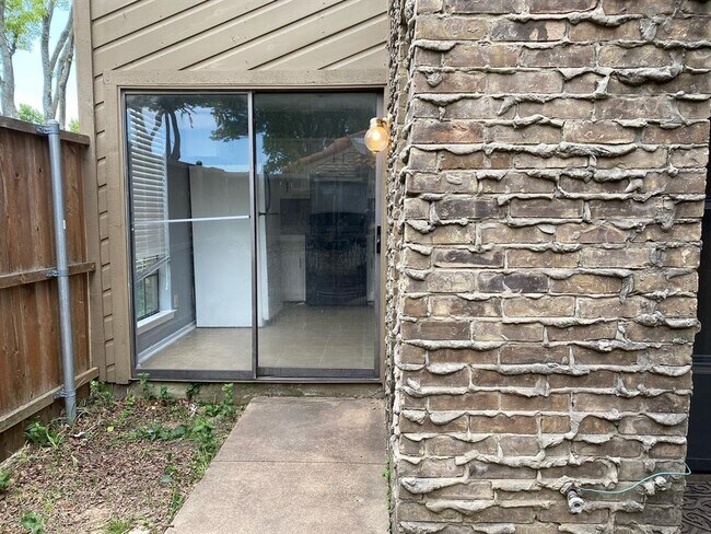 Foto del edificio - 333 Melrose Dr