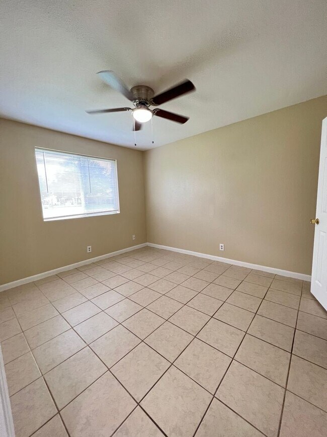 Foto del edificio - Newly refreshed 3BD/2BA duplex in Eagle Lake, TX