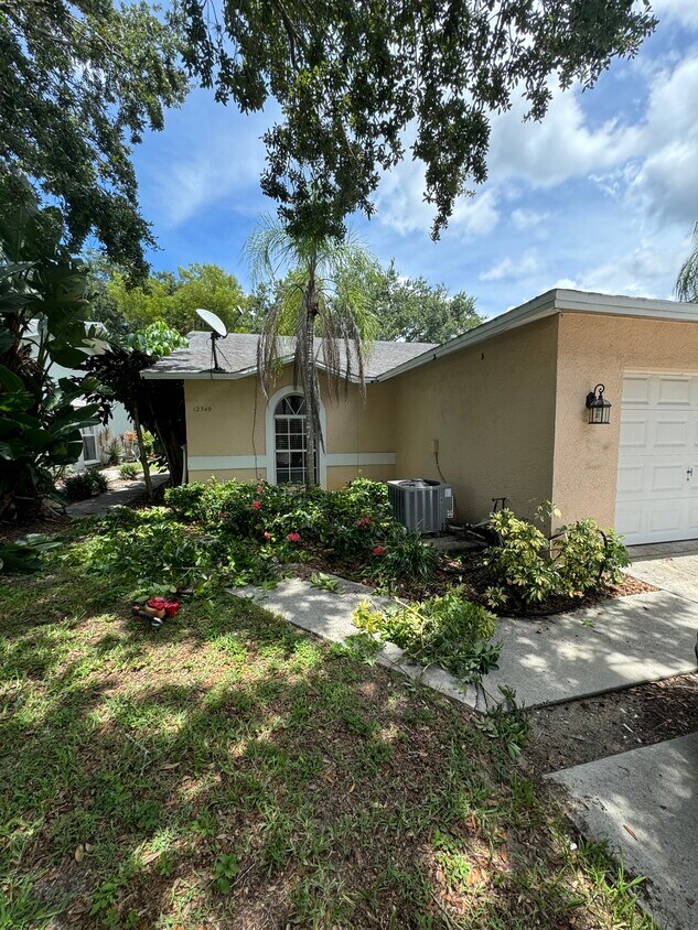 Foto principal - 12243 Londonderry Ln