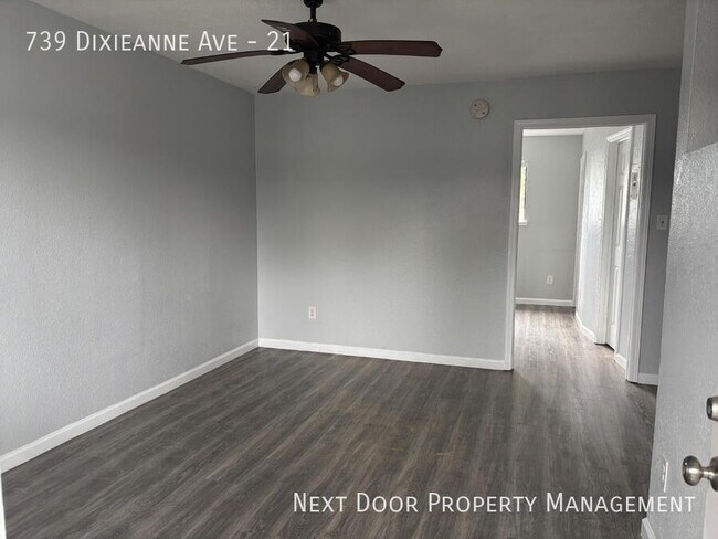 Foto del edificio - 739 Dixieanne Ave