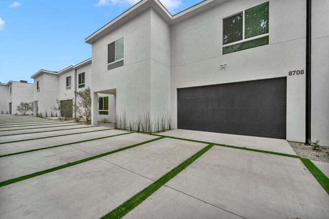 Building Photo - 8702 North Silver Way
