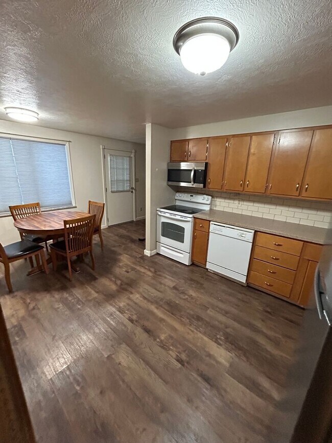 Foto del edificio - 223 Glenwood Dr