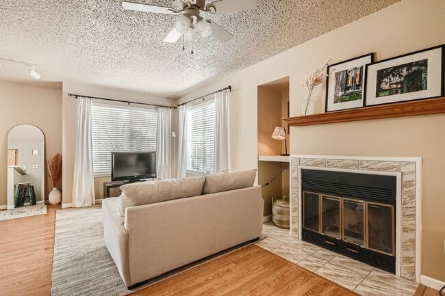 Foto del edificio - Beautiful 2 bed 1 bath Condo in Aurora