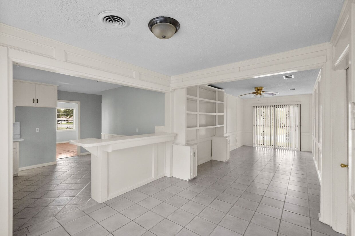 Primary Photo - For Rent: Spacious 4-Bedroom Family Home