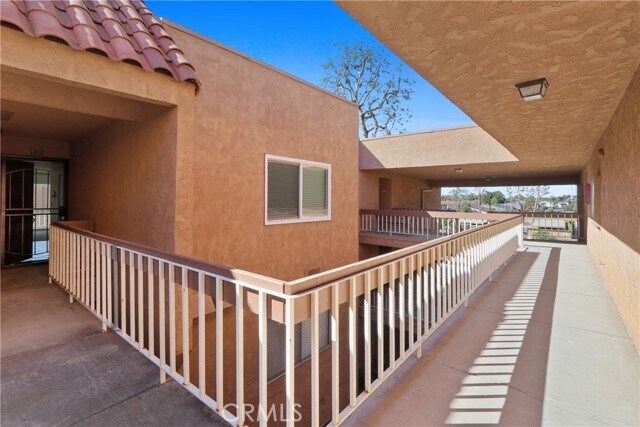 Foto del edificio - 6600 Warner Ave