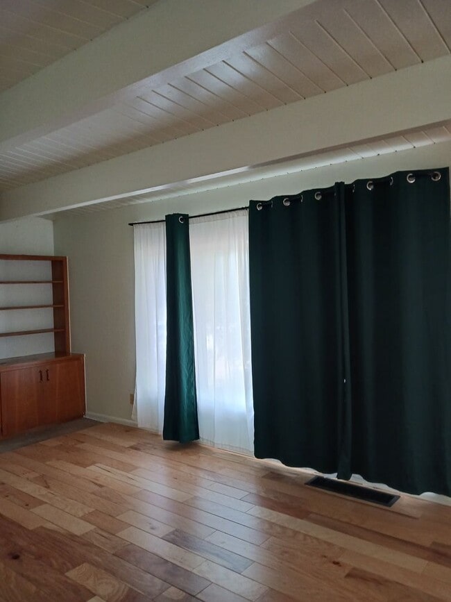 Building Photo - Duplex for RENT!