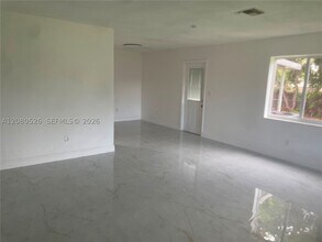Building Photo - 5929 Pierce St