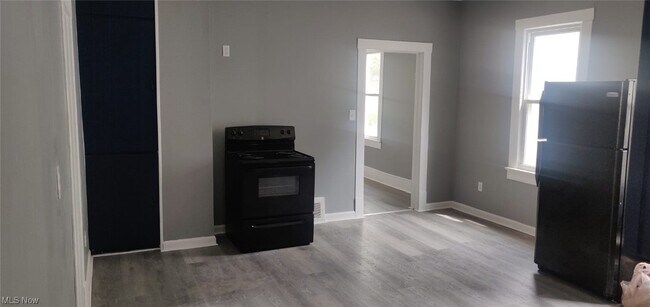 Foto del edificio - 3682 E 61st St