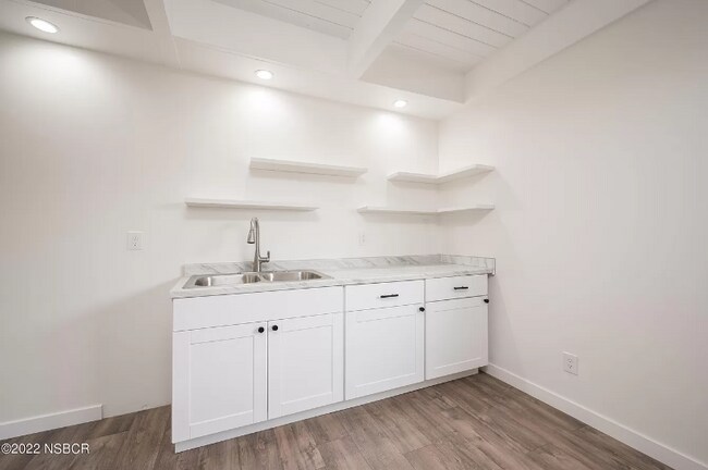 Foto del edificio - 241 Barrington Pl