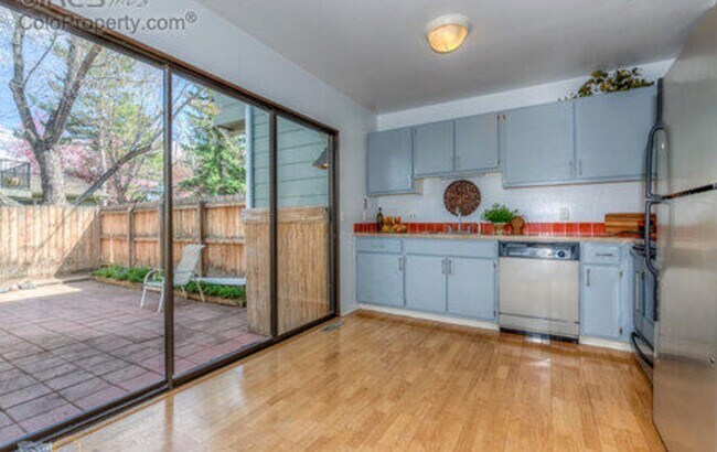 Foto del edificio - 3870 Broadway St