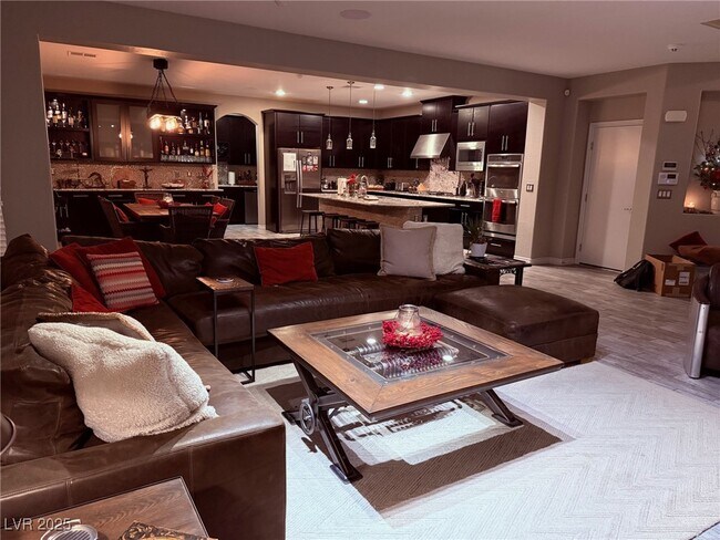 Foto del edificio - 12255 Crystal Shore Ave