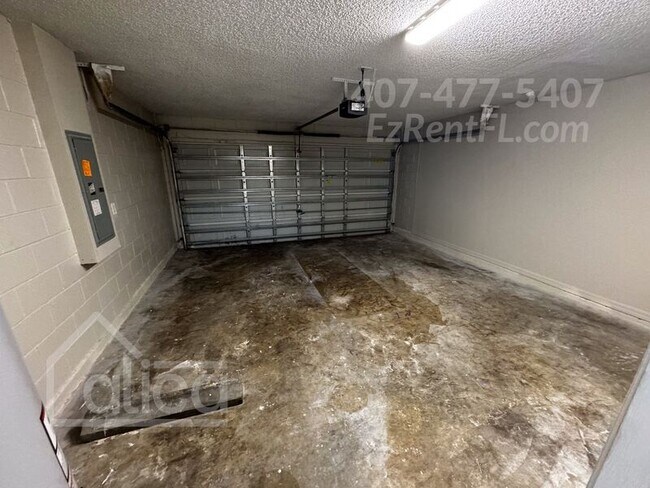 Building Photo - 2120 Wiley Oaks Ln