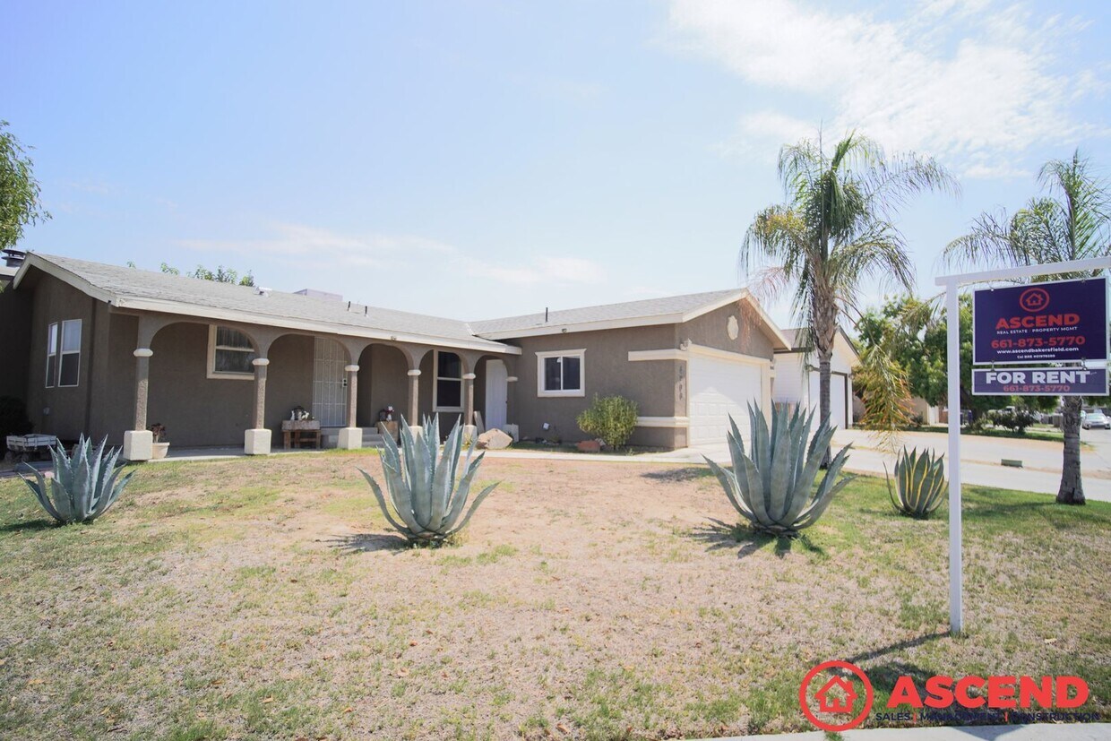 Foto principal - Lovely Home in East Bakersfield!