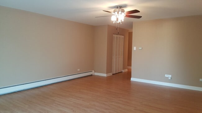 Foto del edificio - 10440 Mason Ave