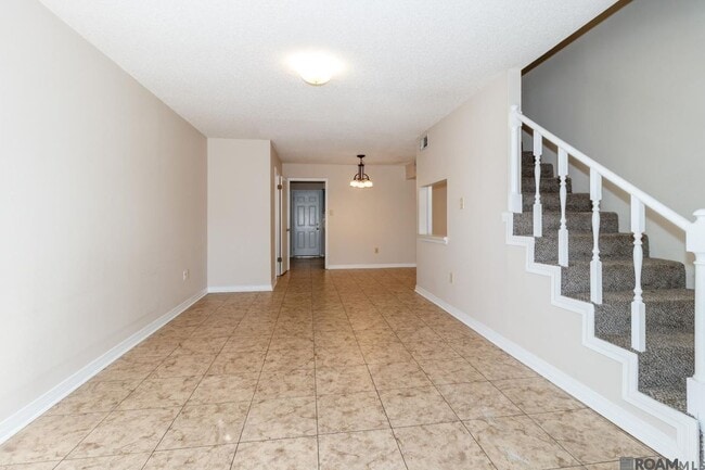 Building Photo - 827 E Boyd Dr