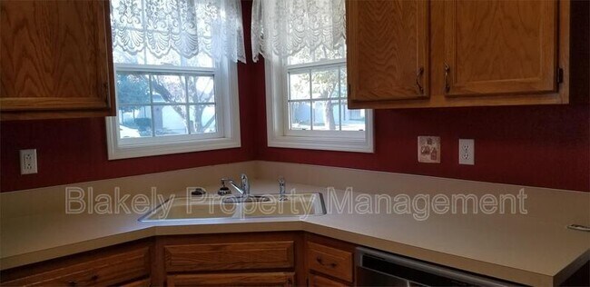 Building Photo - 364 W Waterbury Dr