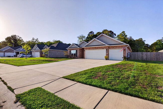 Photo - 8009 Crawford Dr (Long Beach, MS) House