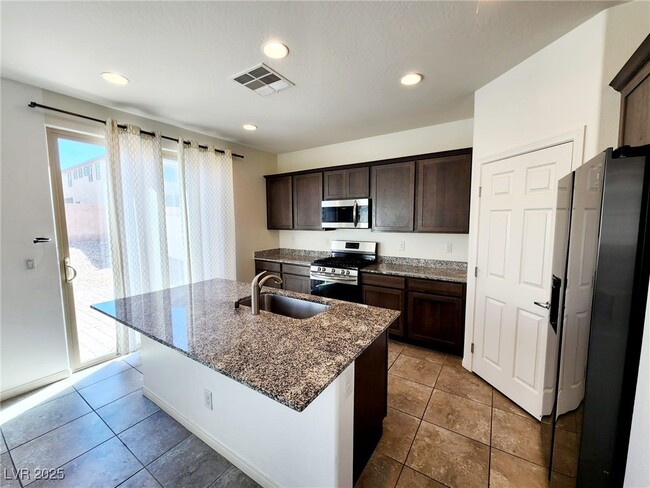 Building Photo - 5812 Beluga Bay St