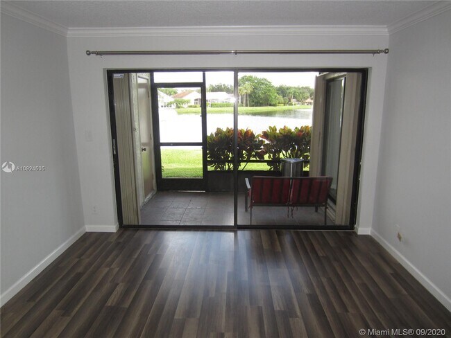 Building Photo - 6962 Briarlake Cir