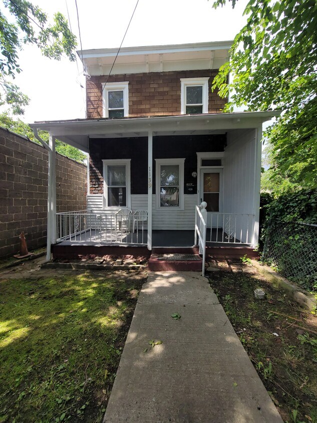 Foto principal - 1139 Lansdowne Ave