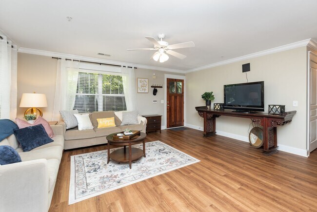 Foto del edificio - 3 Bedroom Flat, End unit Apartment - Available at Woodlands with $500 deposit. Ask your leasing a...