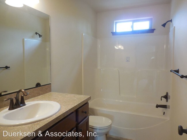 Foto del edificio - 1645 NW Kings Blvd