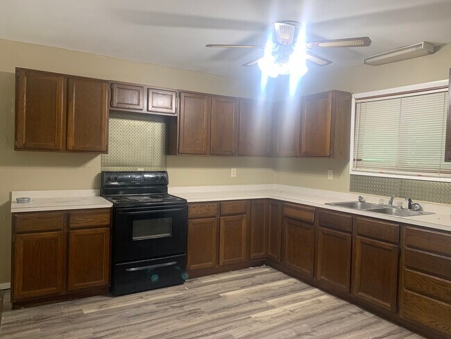 Foto del edificio - 4110 W Smithville Rd