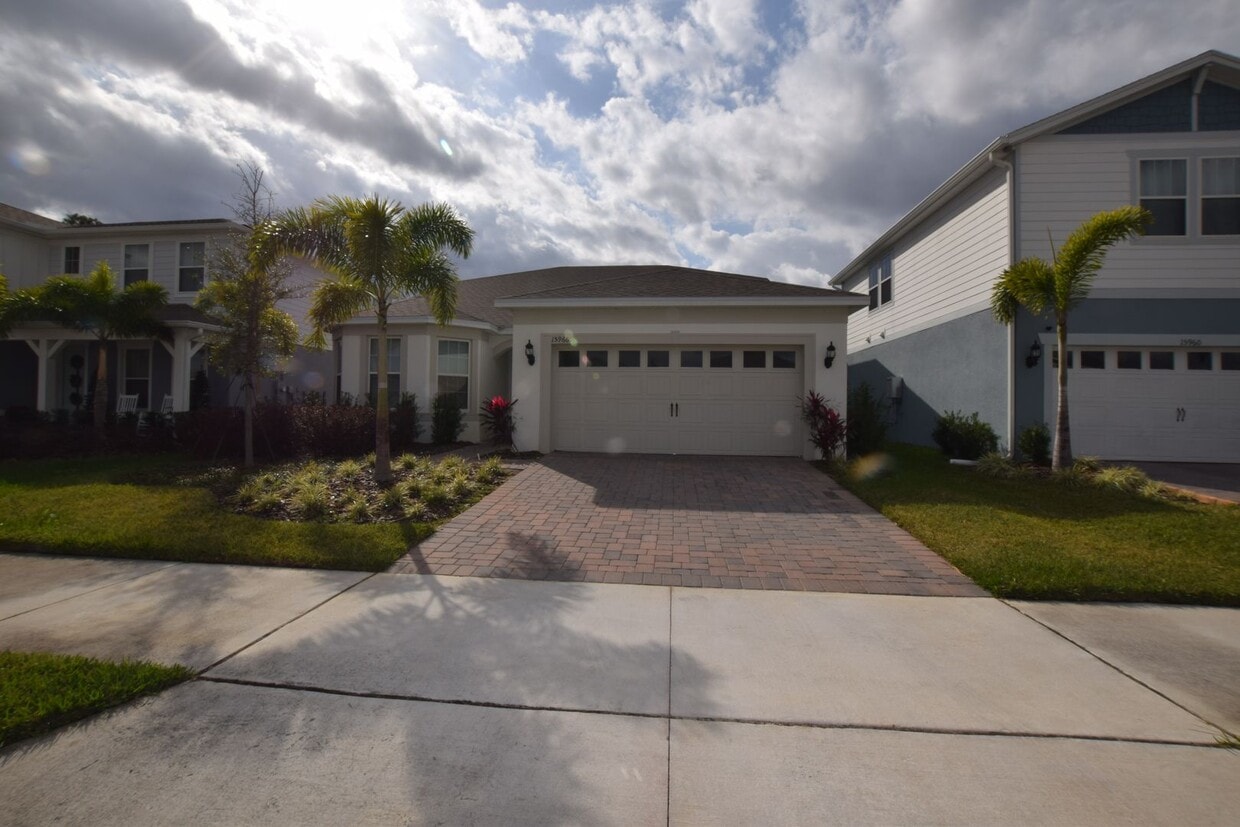 Photo - Beautiful 4 Bedroom, 3 Baths Single Family Home For Rent at 15966 Winding Bluff Dr. Montverde Fl. 34