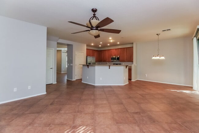 Building Photo - 21129 E Stonecrest Dr