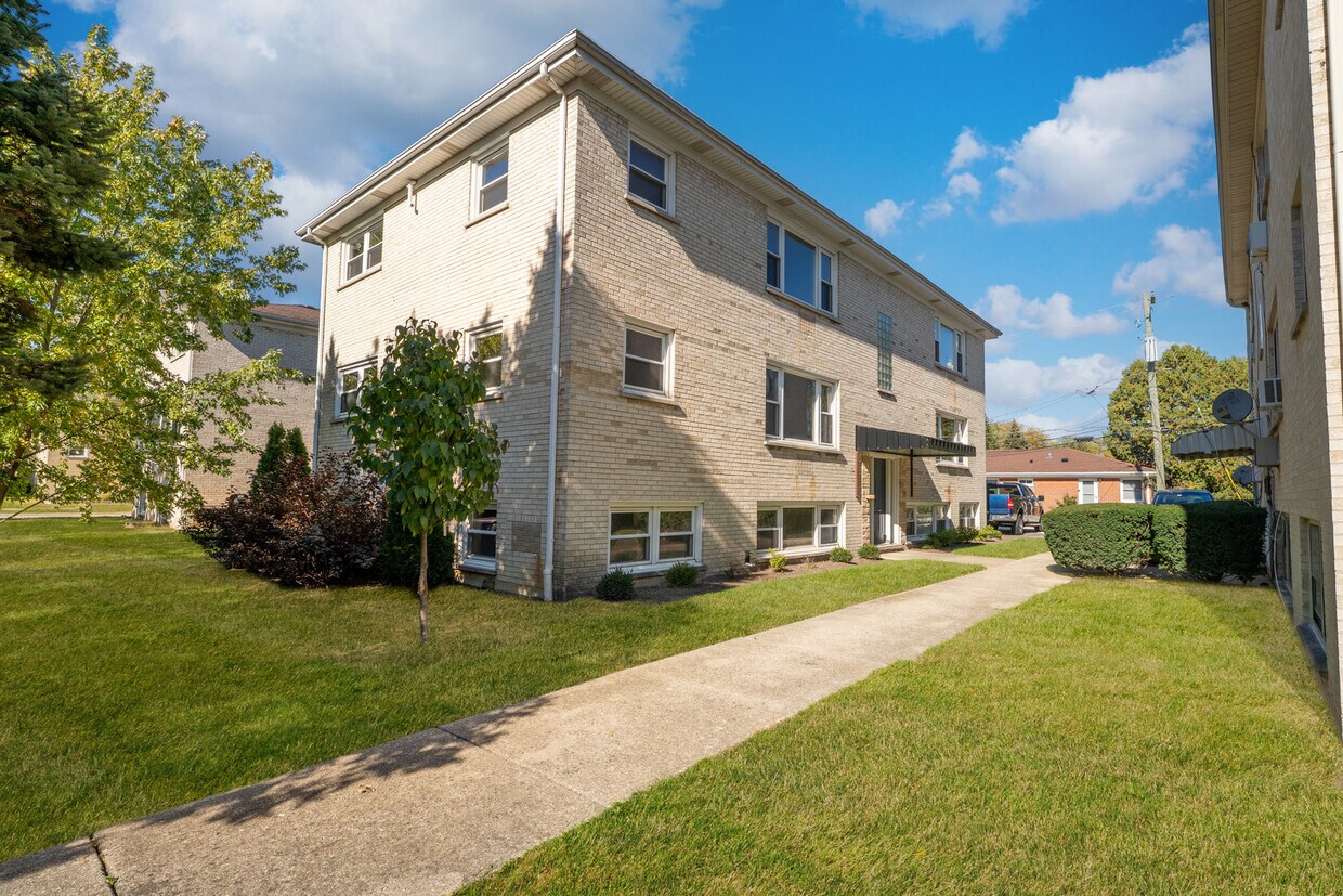 Primary Photo - 740 E North Broadway St