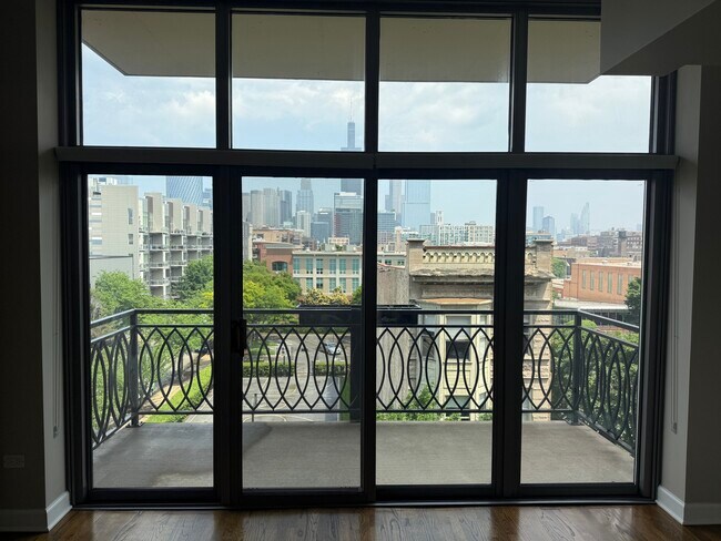 Foto del edificio - 1201 W Adams St