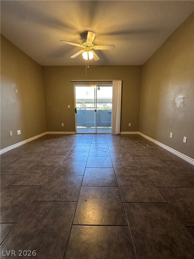 Foto del edificio - 6955 N Durango Dr
