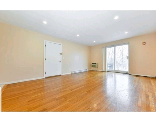 Building Photo - 75 Waldemar Ave