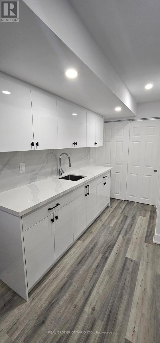 Photo du bâtiment - 1296 Ellenton Crescent