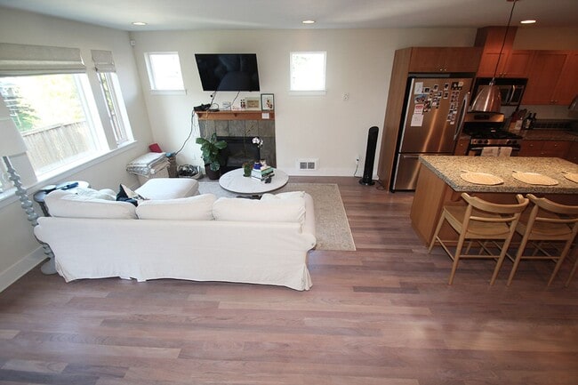 Building Photo - LUXURY 2-BED BALLARD TOWNHOME FOR RENT WIT...